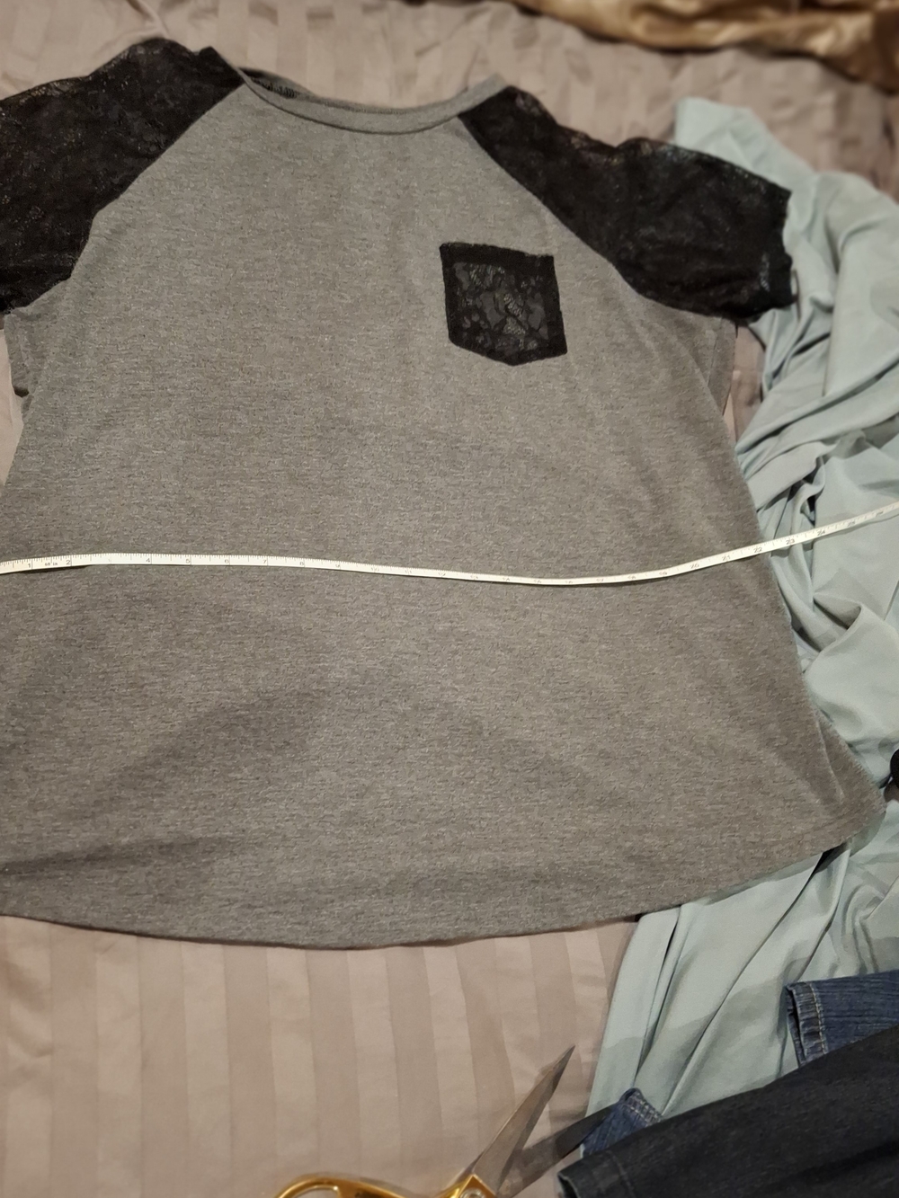 Women's Gray Short Sleeve Tee with Black Lace S)rre<uuum¹Pocket, Plus Size - Picture 9 of 10